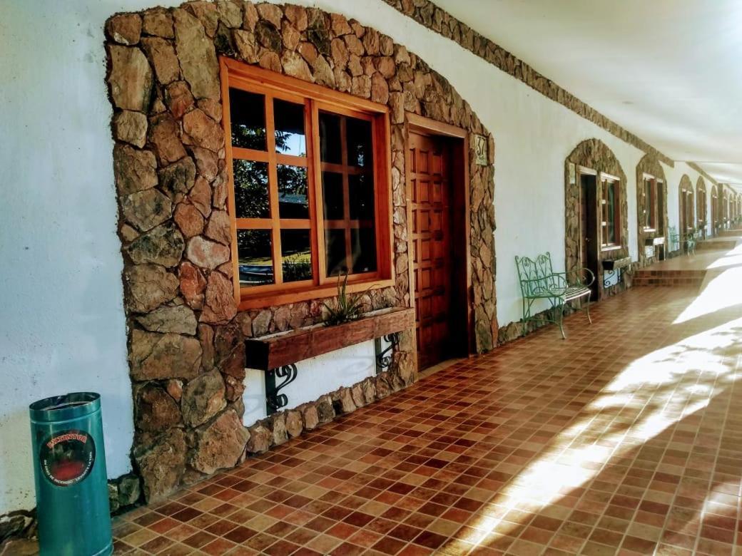 Hotel Hacienda Las Marias Meoqui Esterno foto